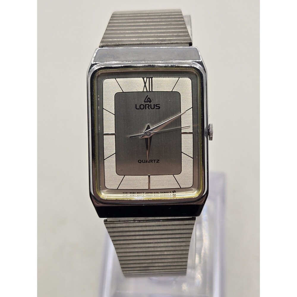 Vintage LORUS Watch Y131-5230 Silver Tone Stainless Steel 25mm Watch. New Batt
